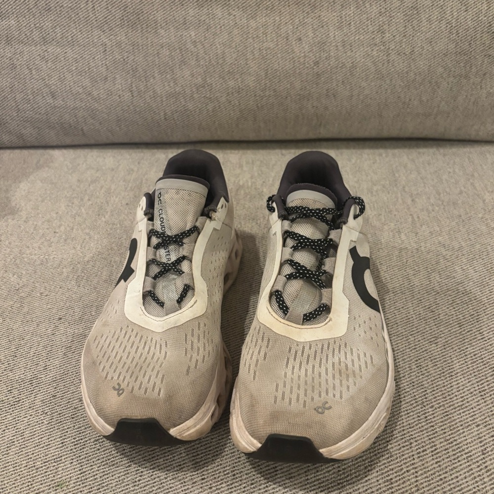 On Running CloudMonster Sneaker